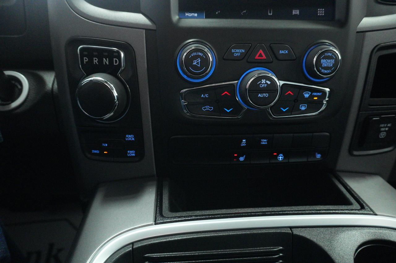 2023 Ram 1500 Classic Express 4WD CREW CAB 5'7" BOX Listowel ON