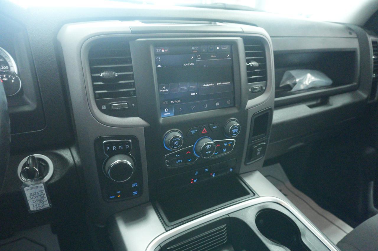 2023 Ram 1500 Classic Express 4WD CREW CAB 5'7" BOX Listowel ON