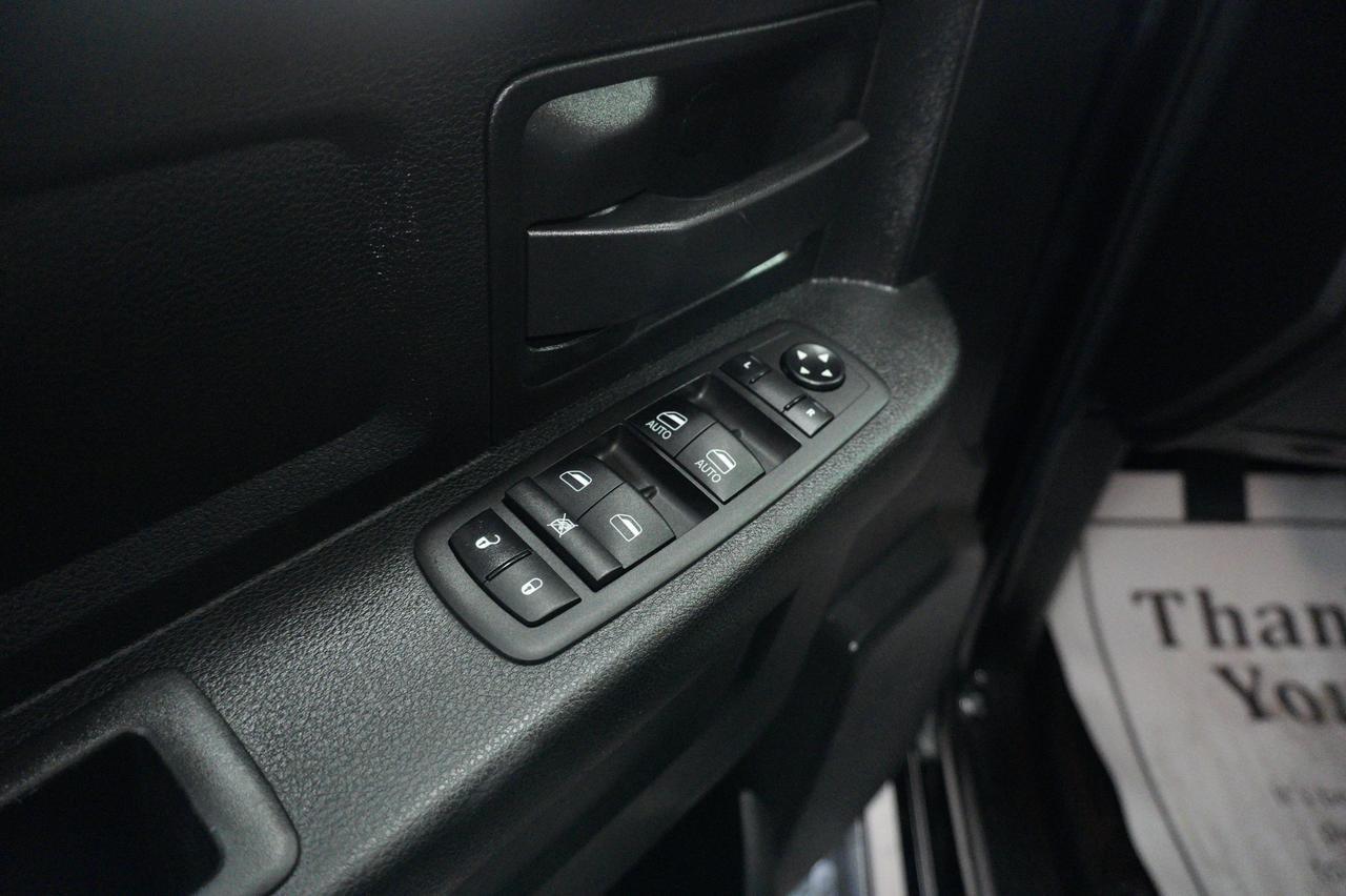 2023 Ram 1500 Classic Express 4WD CREW CAB 5'7" BOX Listowel ON