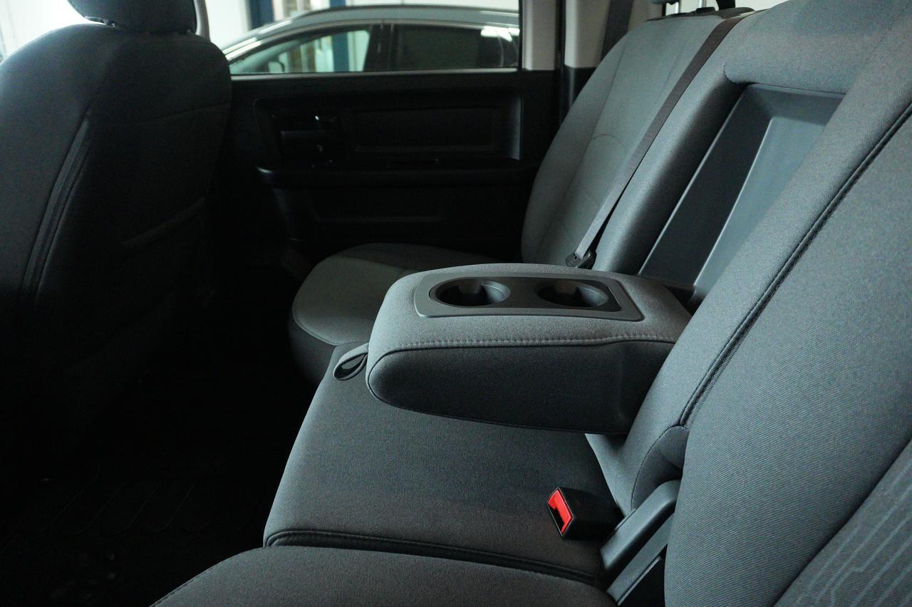 2023 Ram 1500 Classic Express 4WD CREW CAB 5'7" BOX Listowel ON