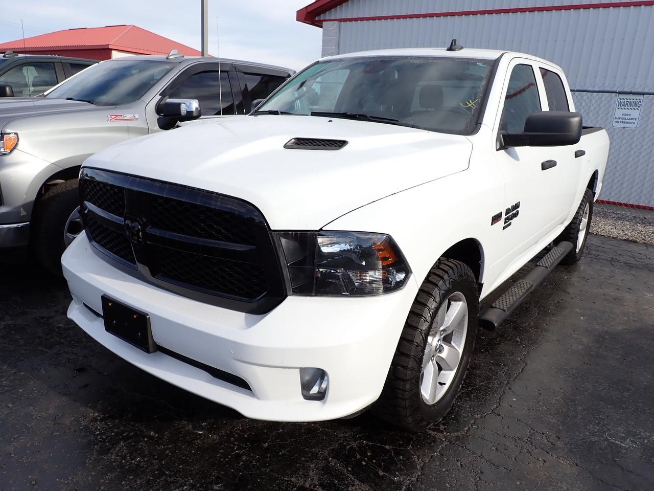 2023 Ram 1500 Classic Express 4WD CREW CAB 5'7" BOX Listowel ON