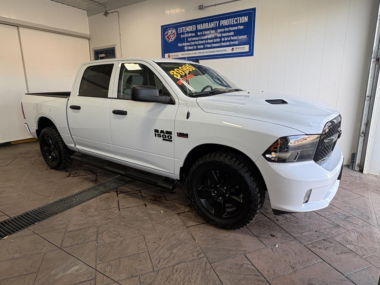 2023 Ram 1500 Classic Express 4WD CREW CAB 5'7" BOX