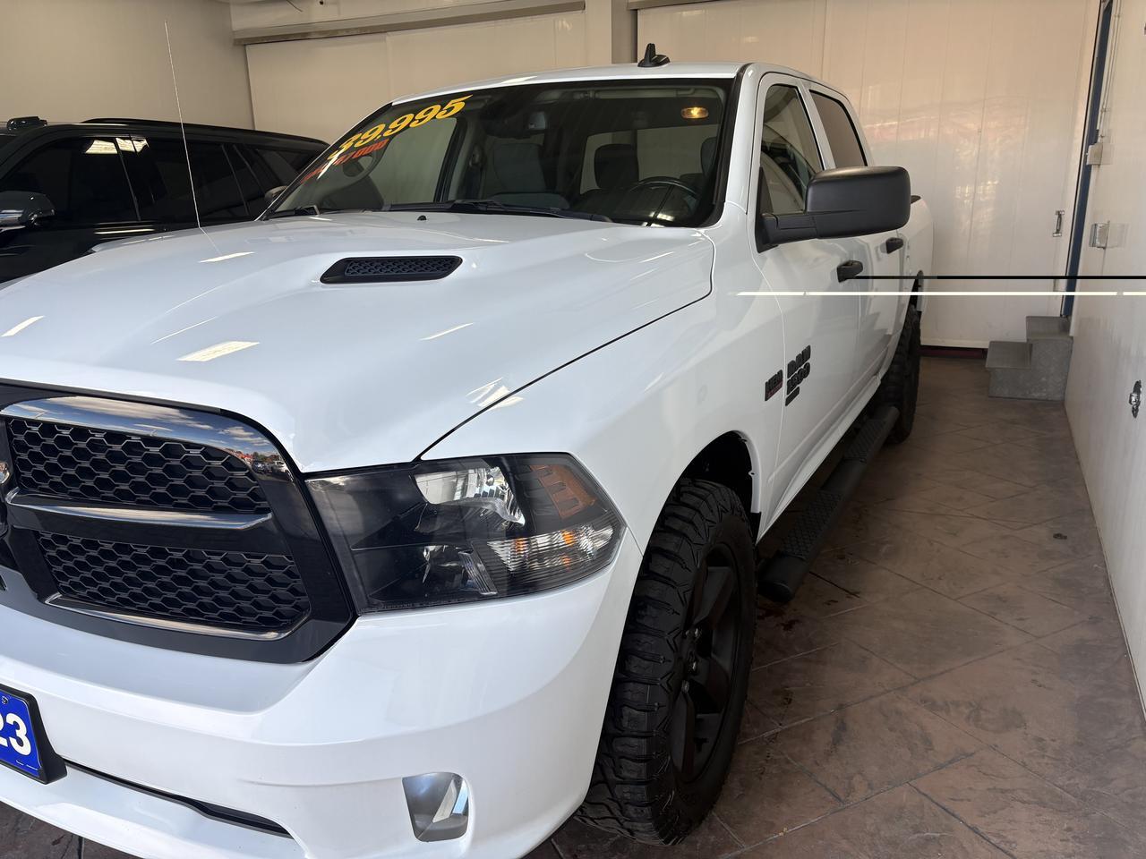 2023 Ram 1500 Classic Express 4WD CREW CAB NIGHT EDITION COLD WEATHER PKG 5'7" BOX Listowel ON