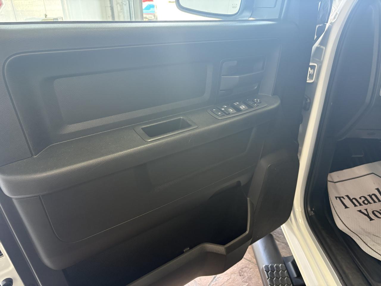 2023 Ram 1500 Classic Express 4WD CREW CAB NIGHT EDITION COLD WEATHER PKG 5'7" BOX Listowel ON
