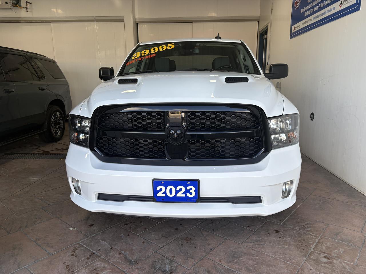 2023 Ram 1500 Classic Express 4WD CREW CAB NIGHT EDITION COLD WEATHER PKG 5'7" BOX Listowel ON