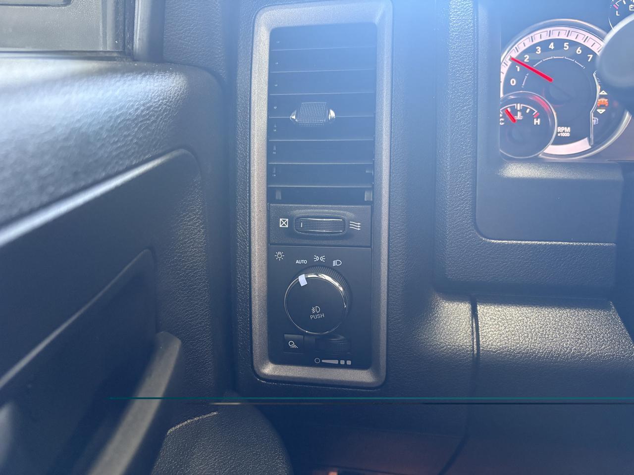 2023 Ram 1500 Classic Express 4WD CREW CAB NIGHT EDITION COLD WEATHER PKG 5'7" BOX Listowel ON