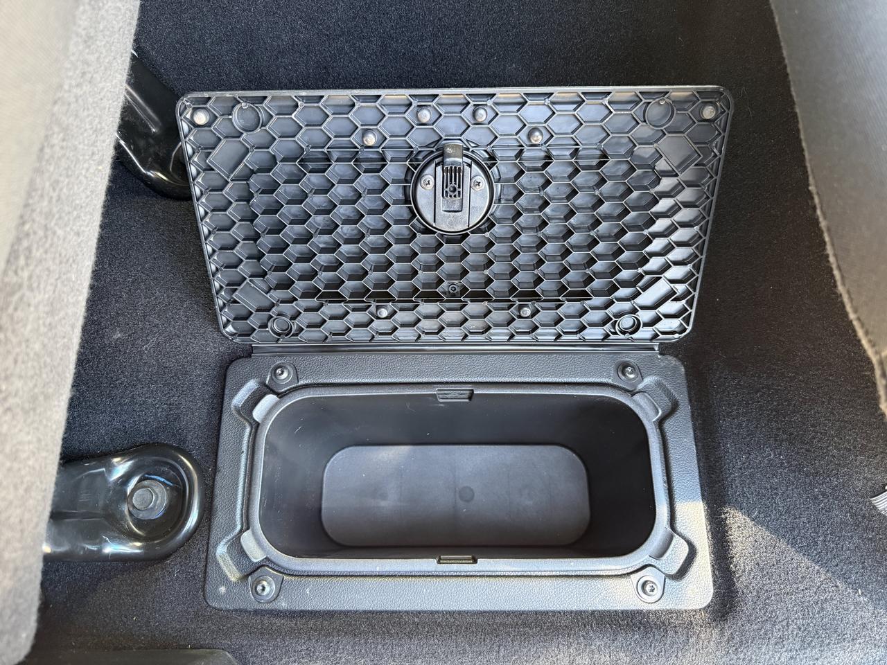 2023 Ram 1500 Classic Express Crew Cab 4x4 | HEMI V8 | Sub Zero Pkg | Heated Seats | Remote Start | Backup Camera Redwater AB