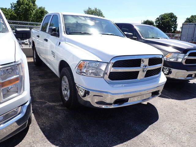 2023 Ram 1500 Classic SLT 4WD CREW CAB 5&apos;7&quot; BOX
