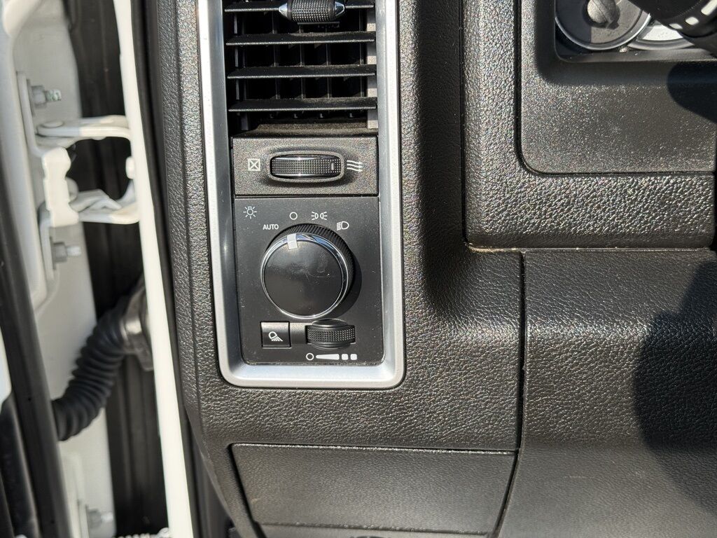 2023 Ram 1500 Classic SLT Crestwood KY