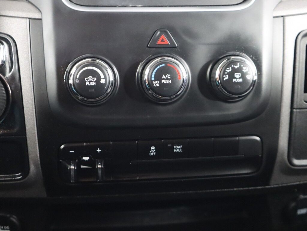 2023 Ram 1500 Classic Tradesman SXT w/Hemi Maumee OH