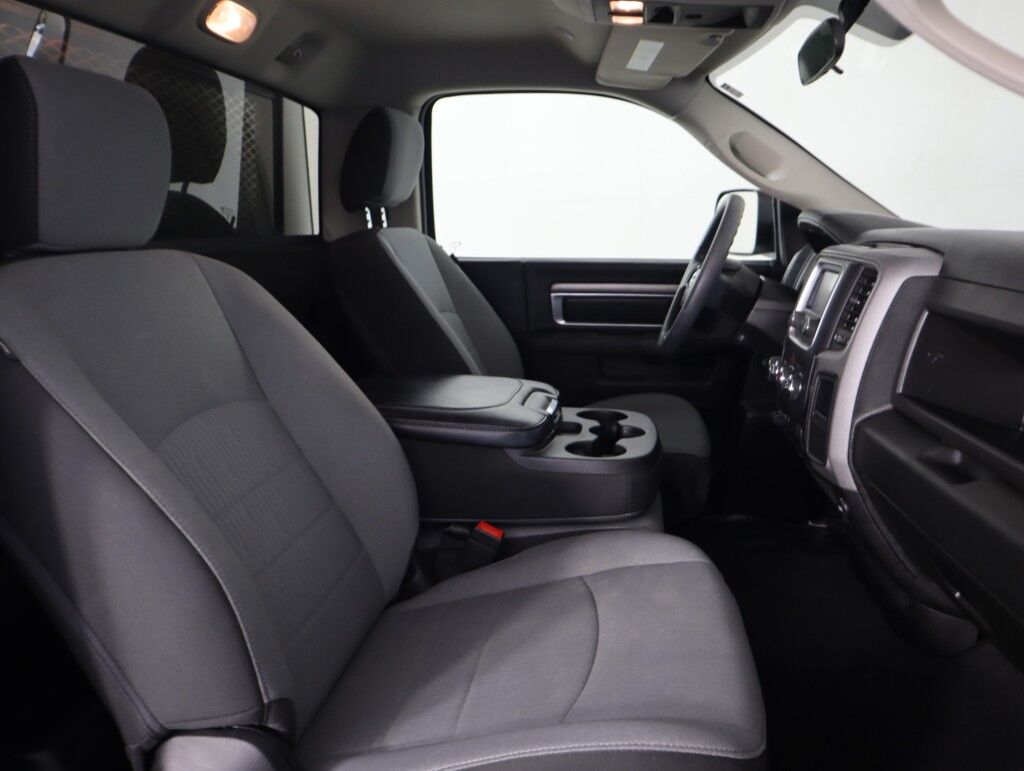 2023 Ram 1500 Classic Tradesman SXT w/Hemi Maumee OH