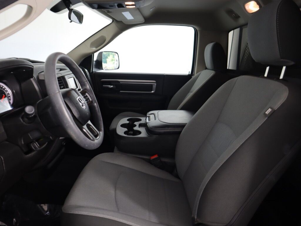 2023 Ram 1500 Classic Tradesman SXT w/Hemi Maumee OH