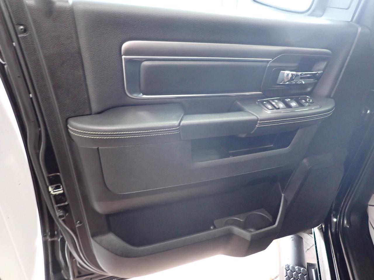 2023 Ram 1500 Classic Warlock 4WD CREW CAB NAVI  5&apos;7&quot; BOX Listowel ON