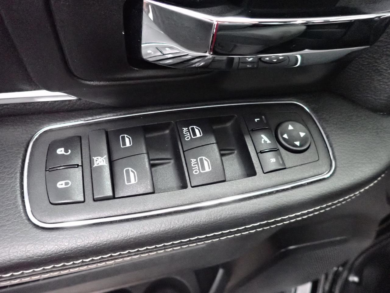 2023 Ram 1500 Classic Warlock 4WD CREW CAB NAVI  5&apos;7&quot; BOX Listowel ON