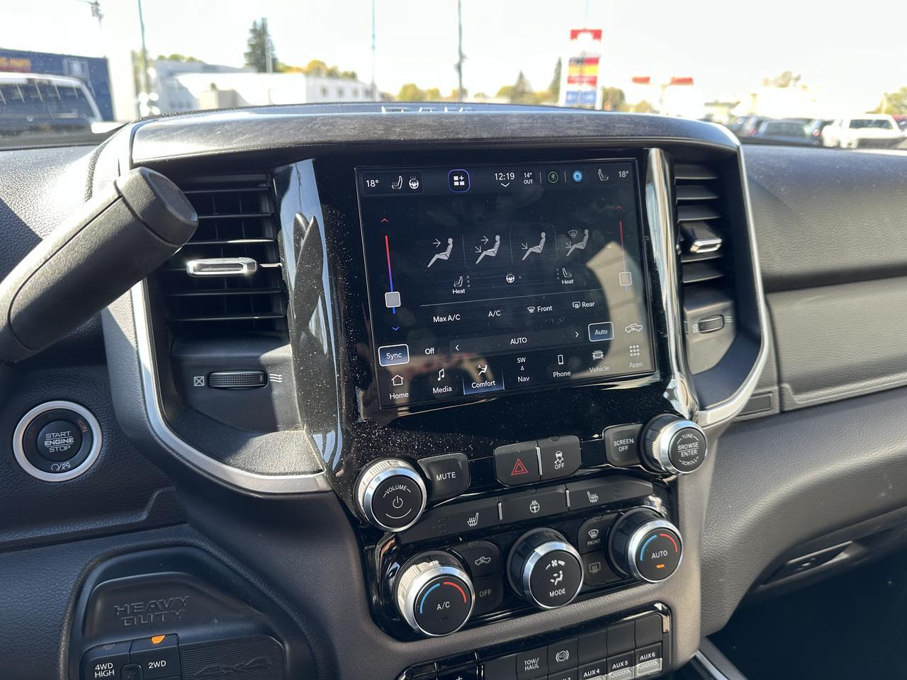 2023 Ram 2500 Big Horn Crew Cab 4x4 | Cummins Diesel | Premium Cloth Heated Seats | Remote Start | NAV | Side Step Redwater AB
