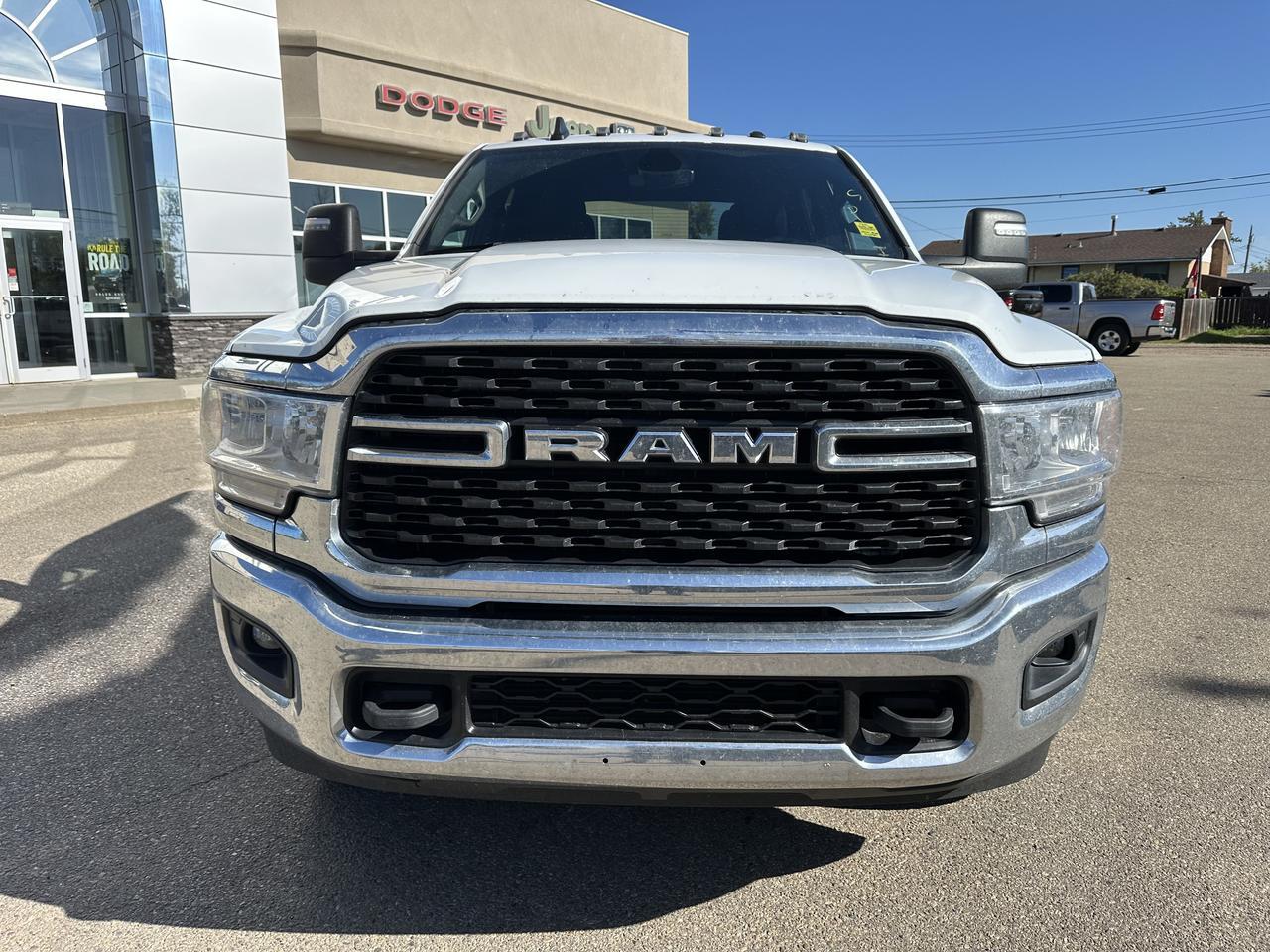 2023 Ram 2500 Big Horn Crew Cab 4x4 | Cummins Diesel | Premium Cloth Heated Seats | Remote Start | NAV | Side Step Redwater AB