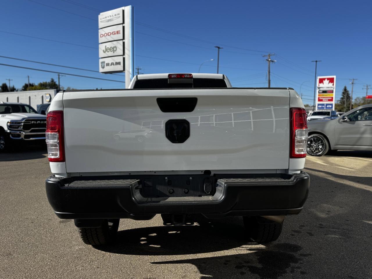 2023 Ram 2500 Tradesman Crew Cab 4x4 | HEMI V8 | Low KMs | Front Bench | Side Steps | Backup Camera Redwater AB