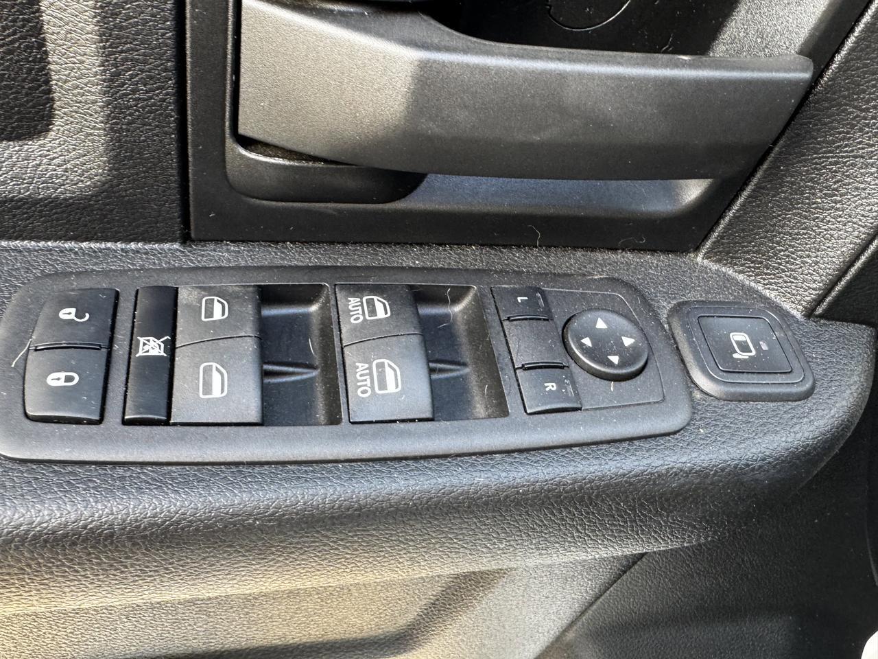 2023 Ram 2500 Tradesman Crew Cab 4x4 | HEMI V8 | Low KMs | Front Bench | Side Steps | Backup Camera Redwater AB