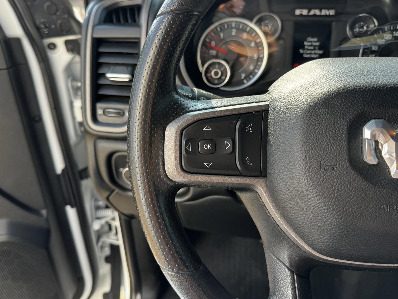 2023 Ram 2500 Tradesman Crew Cab 4x4 | HEMI V8 | Low KMs | Front Bench | Side Steps | Backup Camera Redwater AB