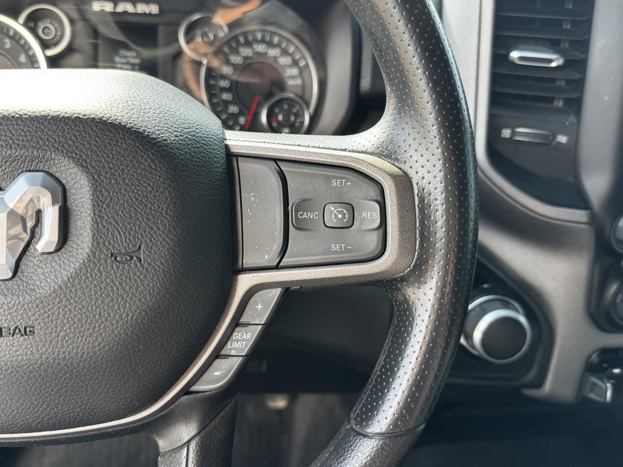 2023 Ram 2500 Tradesman Crew Cab 4x4 | HEMI V8 | Low KMs | Front Bench | Side Steps | Backup Camera Redwater AB