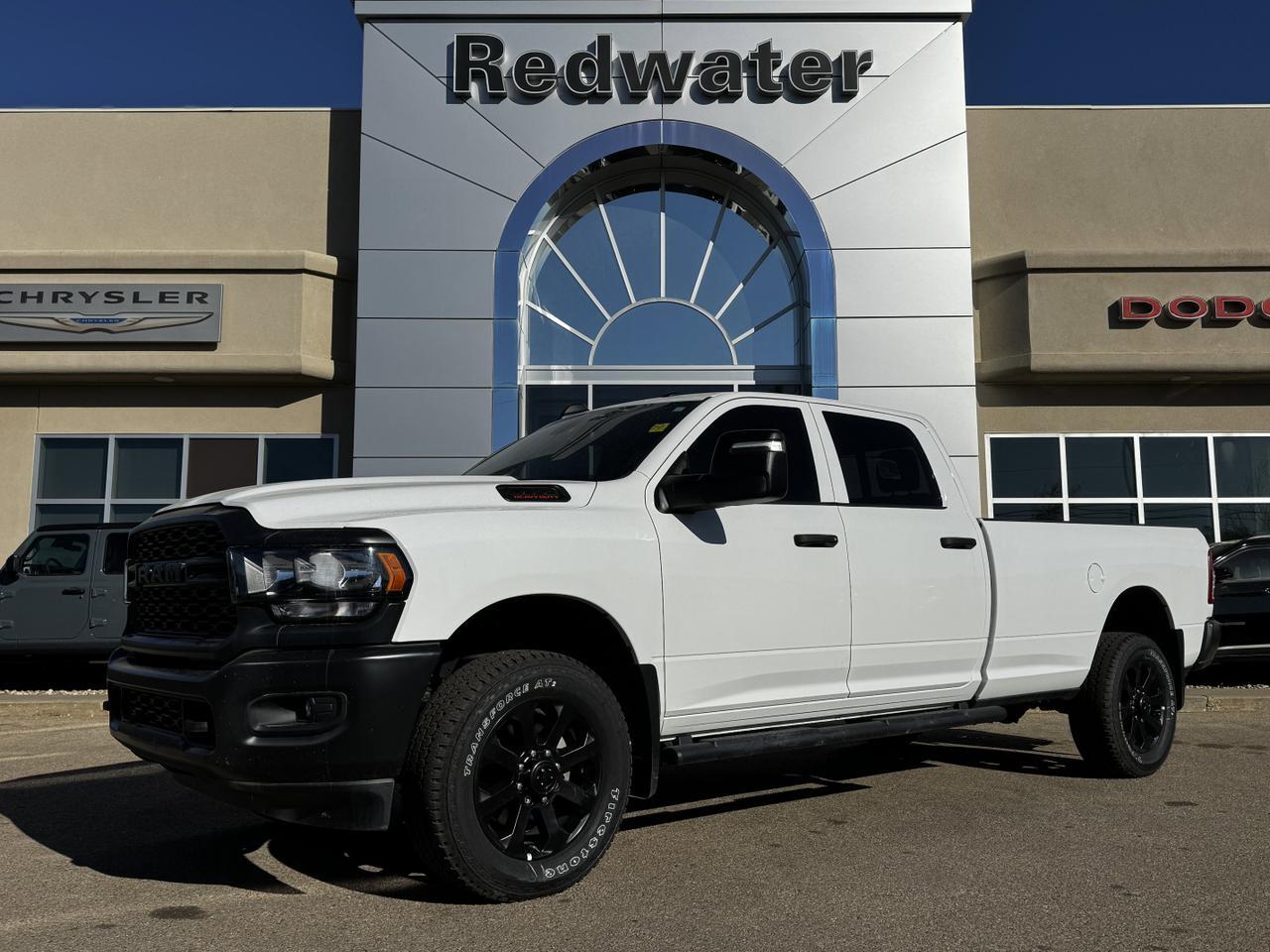 2023 Ram 2500 Tradesman Crew Cab 4x4 | HEMI V8 | Low KMs | Front Bench | Side Steps | Backup Camera