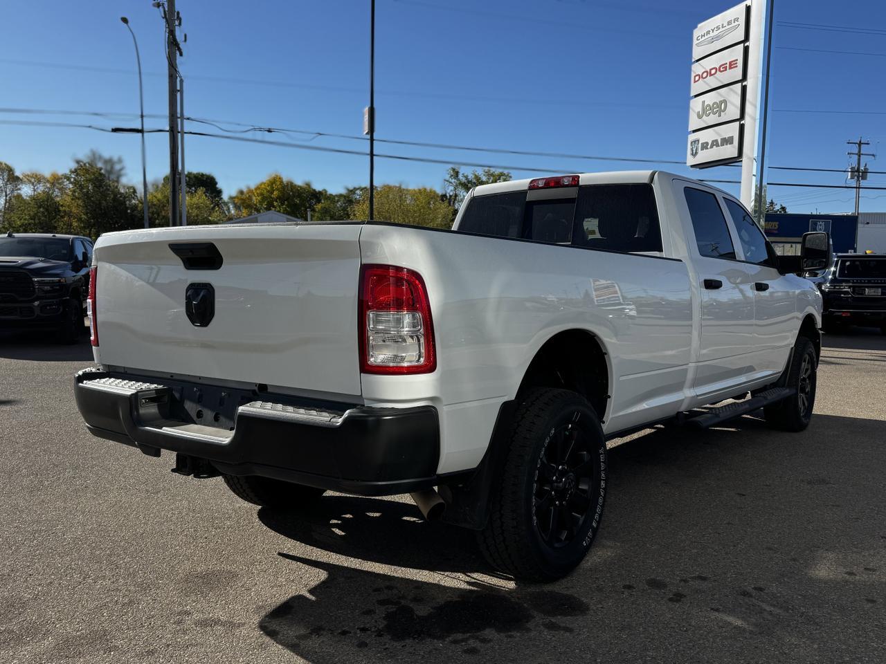 2023 Ram 2500 Tradesman Crew Cab 4x4 | HEMI V8 | Low KMs | Front Bench | Side Steps | Backup Camera Redwater AB