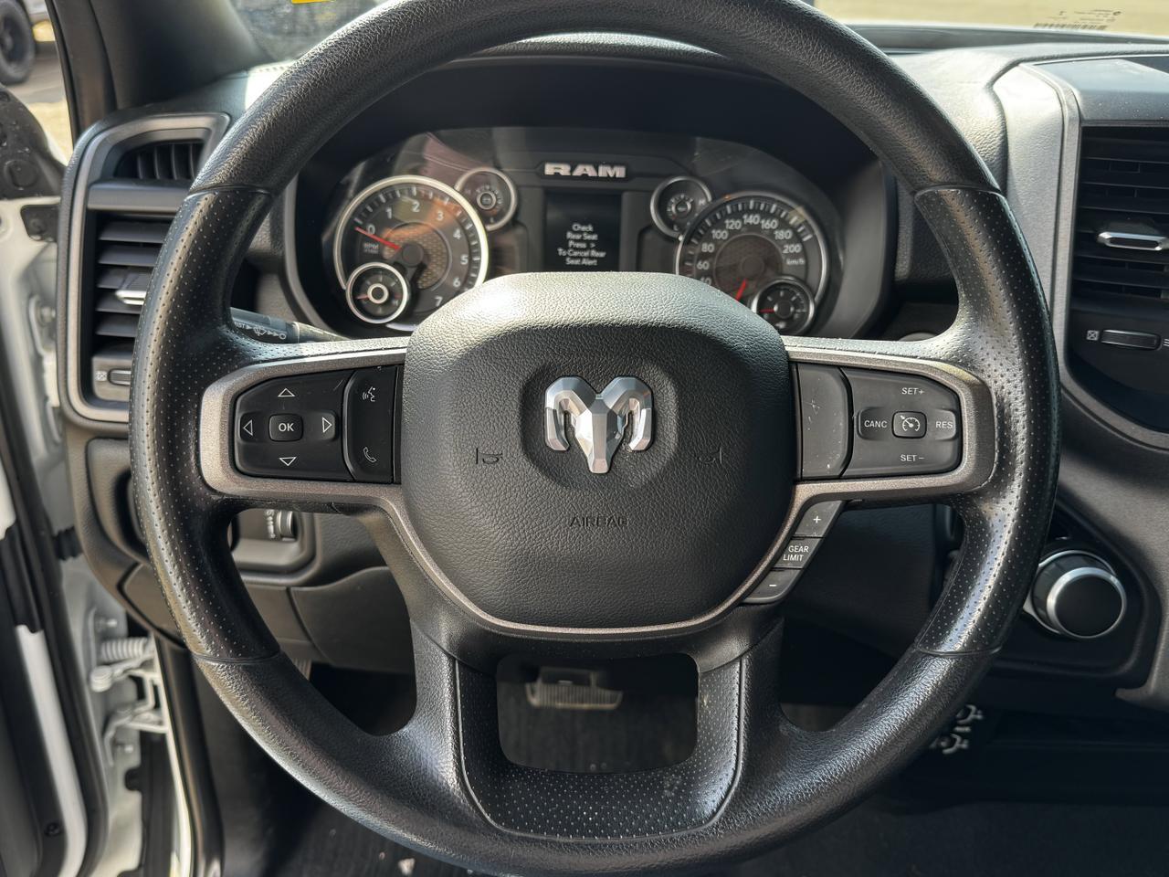 2023 Ram 2500 Tradesman Crew Cab 4x4 | HEMI V8 | Low KMs | Front Bench | Side Steps | Backup Camera Redwater AB