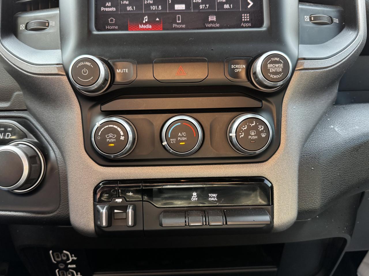 2023 Ram 2500 Tradesman Crew Cab 4x4 | HEMI V8 | Low KMs | Front Bench | Side Steps | Backup Camera Redwater AB