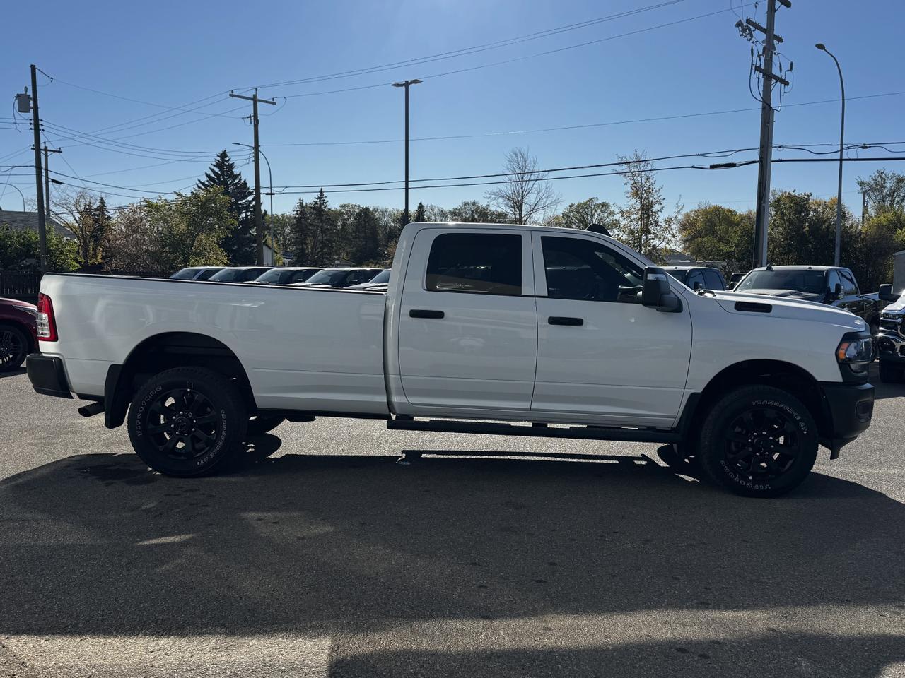 2023 Ram 2500 Tradesman Crew Cab 4x4 | HEMI V8 | Low KMs | Front Bench | Side Steps | Backup Camera Redwater AB