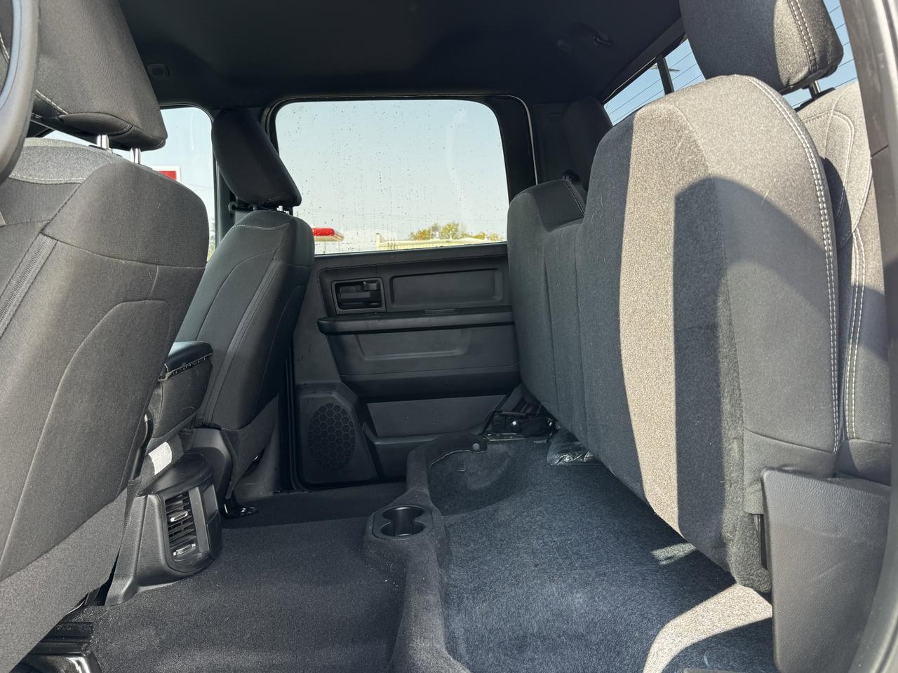 2023 Ram 2500 Tradesman Crew Cab 4x4 | HEMI V8 | Low KMs | Front Bench | Side Steps | Backup Camera Redwater AB