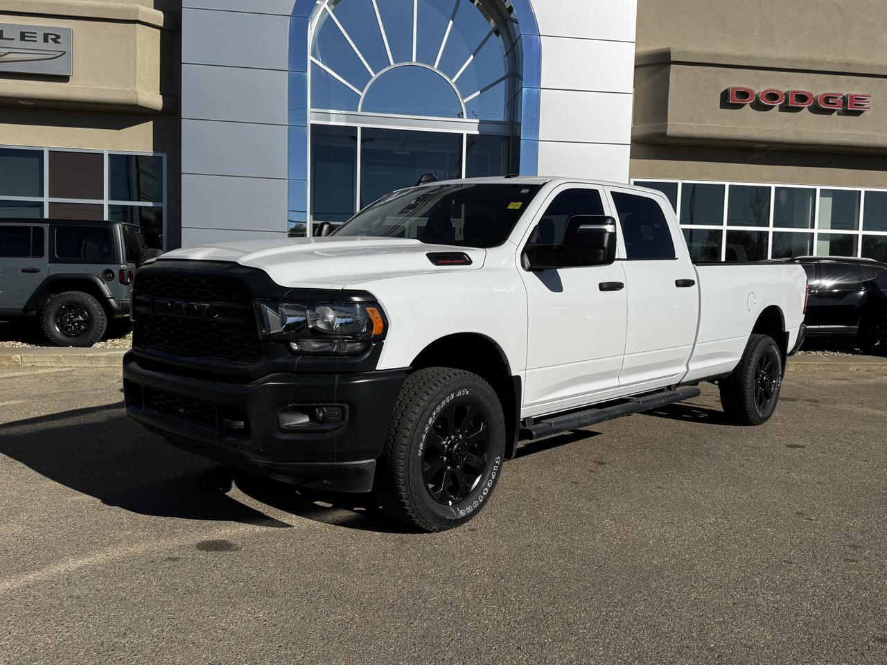 2023 Ram 2500 Tradesman Crew Cab 4x4 | HEMI V8 | Low KMs | Front Bench | Side Steps | Backup Camera Redwater AB