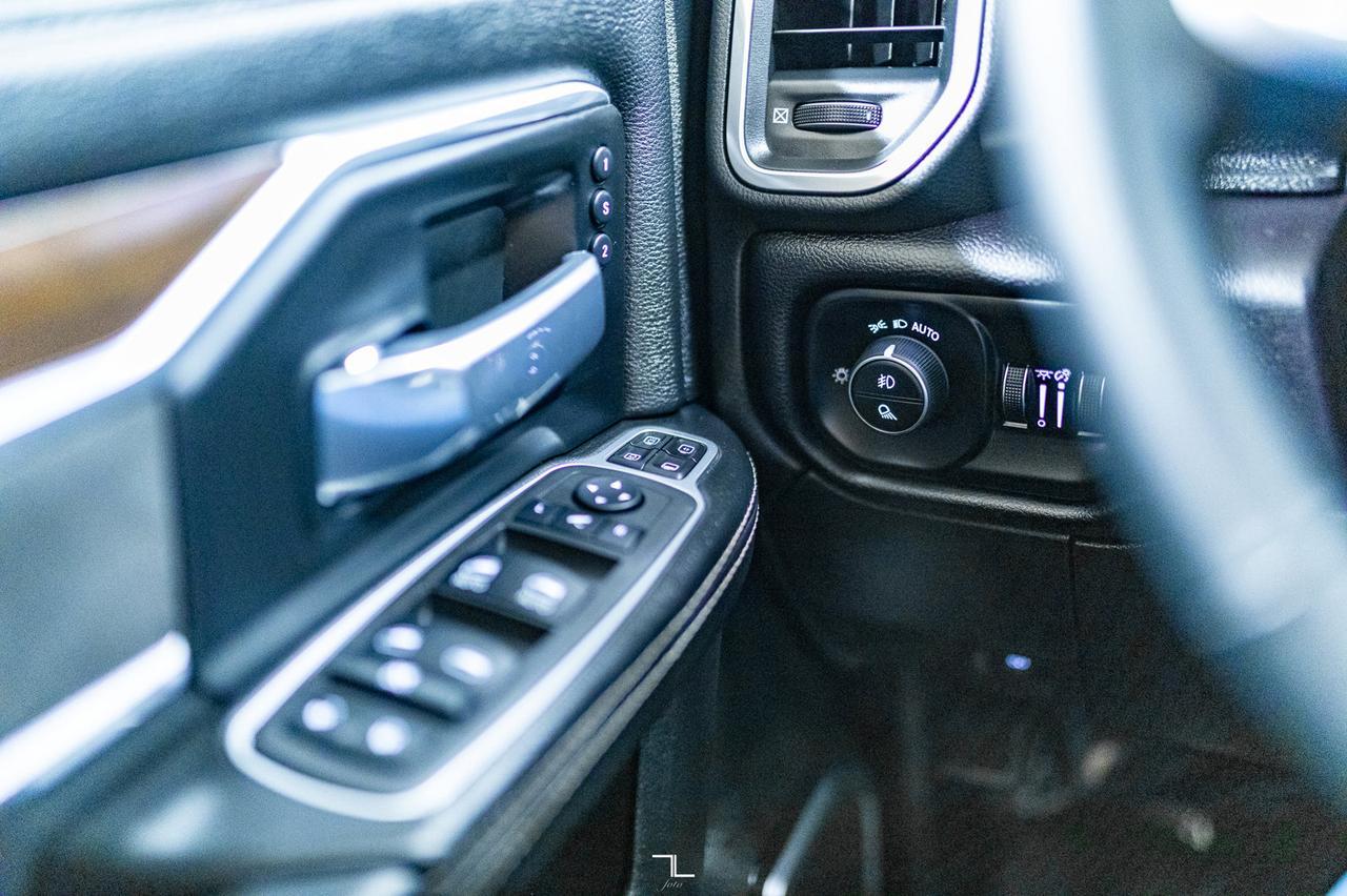 2023 Ram 3500 4x4 Crew Cab Laramie Diesel AISIN  Leather Roof Nav BCam Red Deer AB