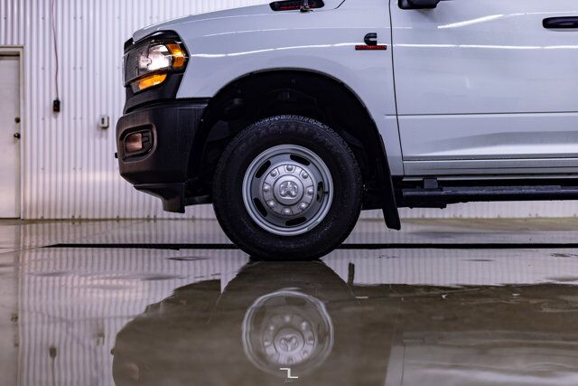 2023 Ram 3500 4x4 Crew Cab Tradesman Dually Diesel AISIN Red Deer AB