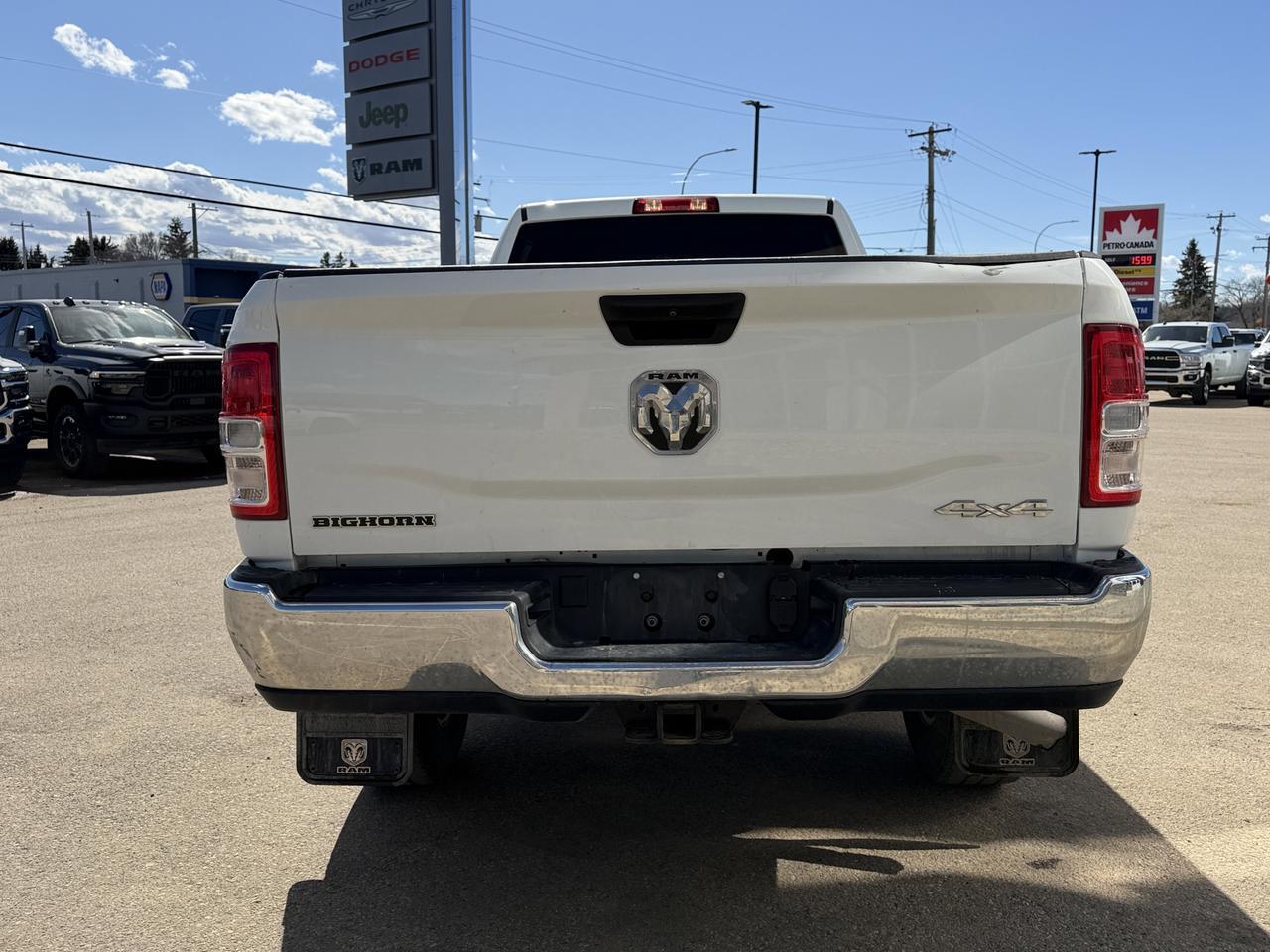 2023 Ram 3500 Big Horn | 4x4 Crew Cab 8FT Box | HEMI V8 | Remote Start | Backup Camera | Low KMs | 189L Fuel Tank Redwater AB