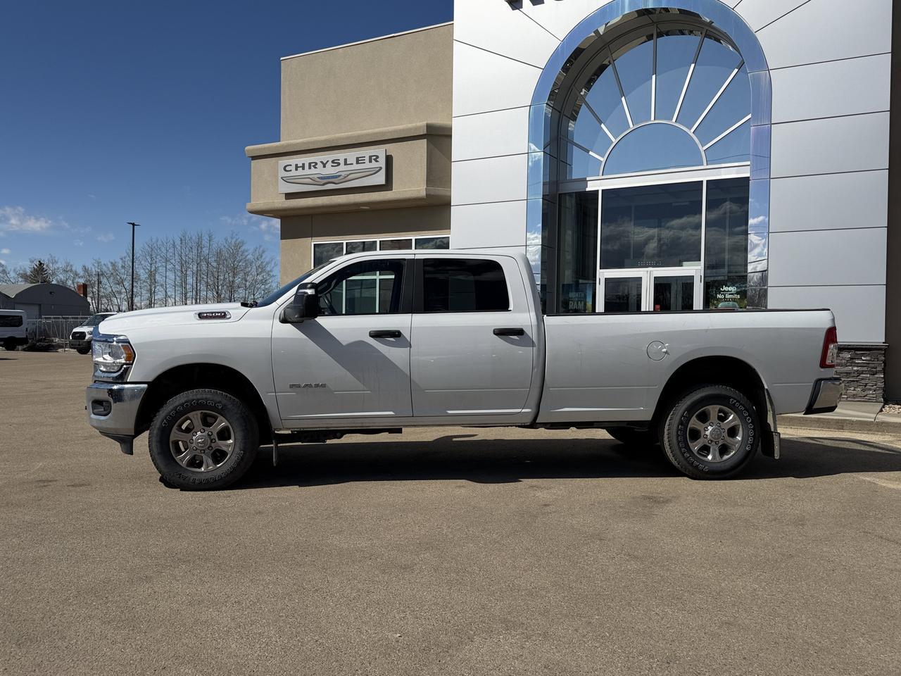 2023 Ram 3500 Big Horn | 4x4 Crew Cab 8FT Box | HEMI V8 | Remote Start | Backup Camera | Low KMs | 189L Fuel Tank Redwater AB