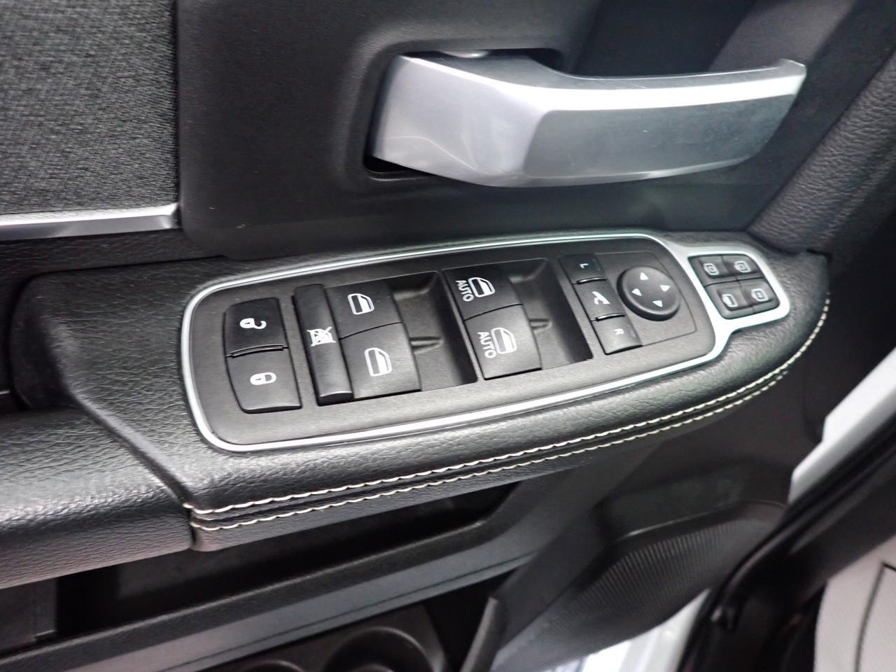 2023 Ram 3500 Big Horn 4WD CREW CAB 8' BOX NAVI Listowel ON