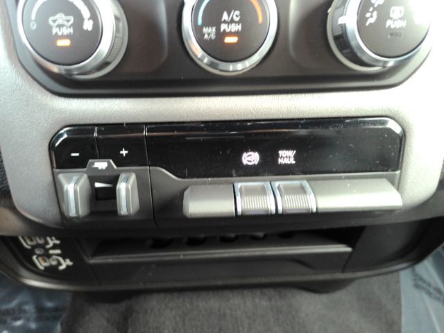 2023 Ram 3500 Big Horn Crew Cab 4x4 8' Box Plano TX