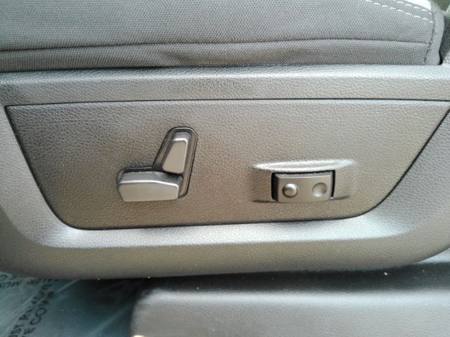 2023 Ram 3500 Big Horn Crew Cab 4x4 8' Box Plano TX