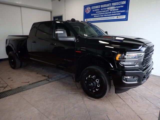 2023 Ram 3500 Limited 4X4 *DULEY* LEATHER NAVI MEGA CAB 6&apos;4&quot; BOX *DIESEL* Listowel ON