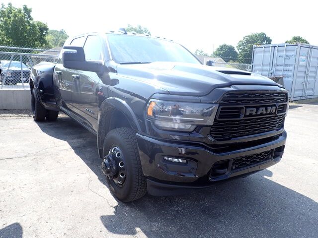 2023 Ram 3500 Limited 4X4 MEGA CAB 6&apos;4&quot; BOX *DIESEL* Listowel ON