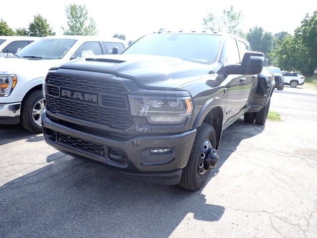 2023 Ram 3500 Limited 4X4 MEGA CAB 6&apos;4&quot; BOX *DIESEL* Listowel ON