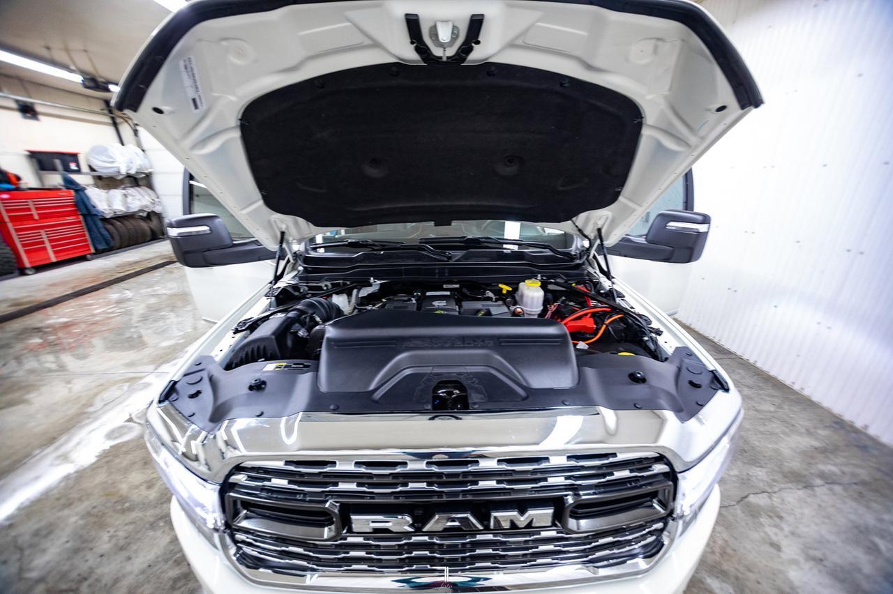 2023 Ram 5500 4x4 Crew Cab Limited Deck Diesel AISIN Leather Nav Red Deer AB