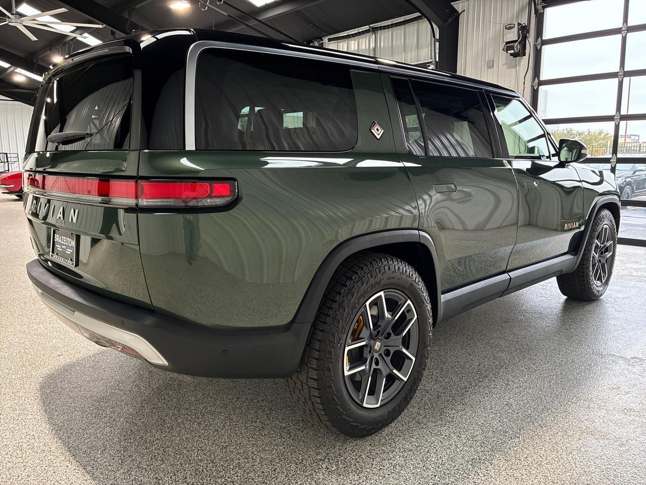 2023 Rivian R1S Adventure
