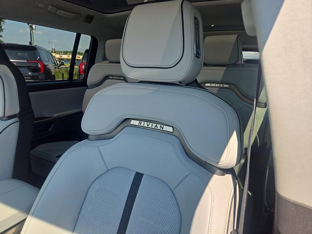 2023 Rivian R1S Adventure Quad Motor Large Pack Fredericksburg VA