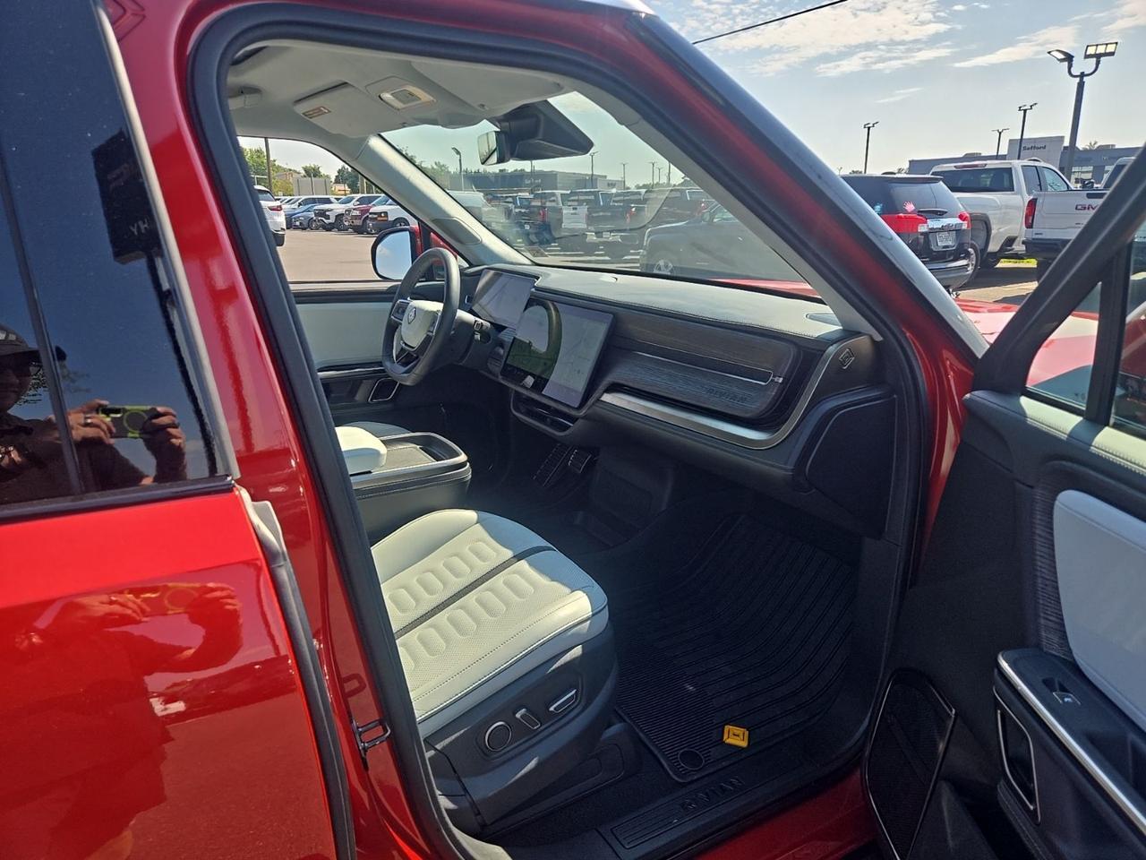 2023 Rivian R1S Adventure Quad Motor Large Pack Fredericksburg VA