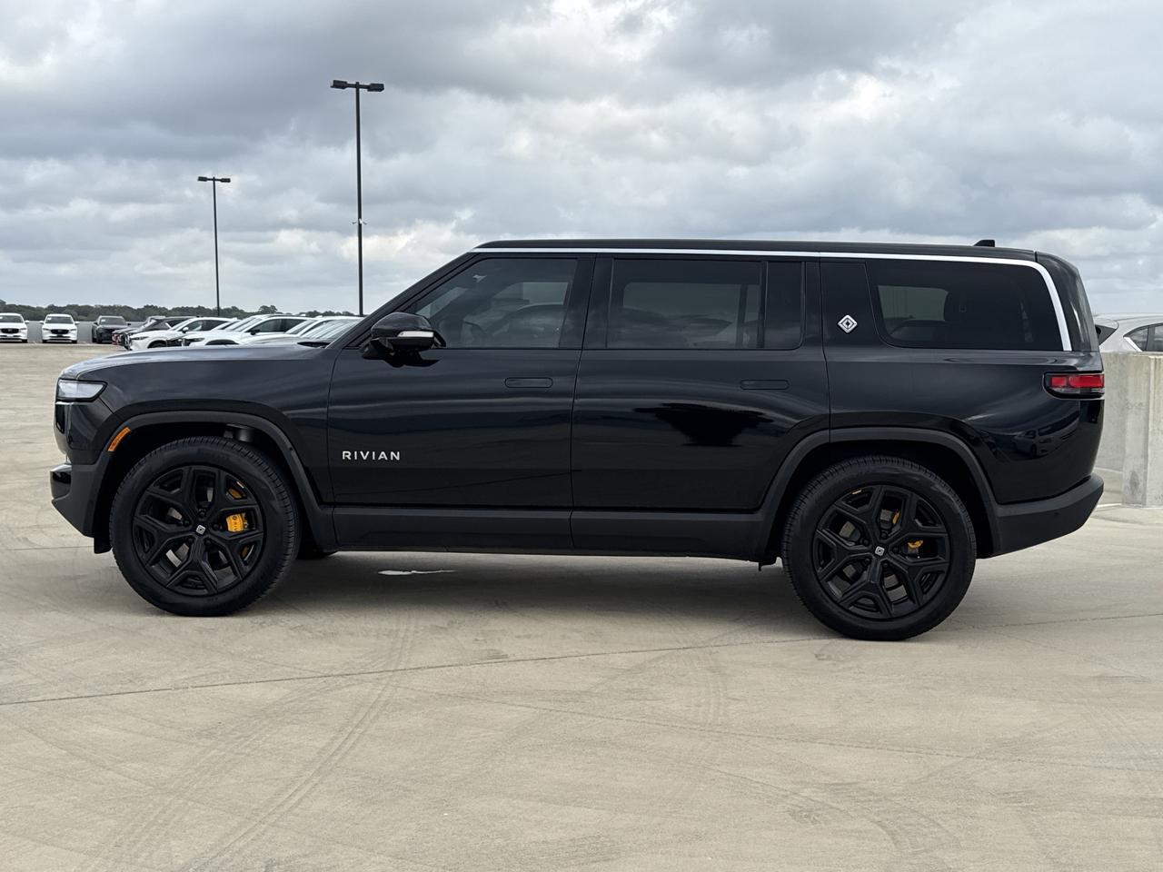 2023 Rivian R1S
