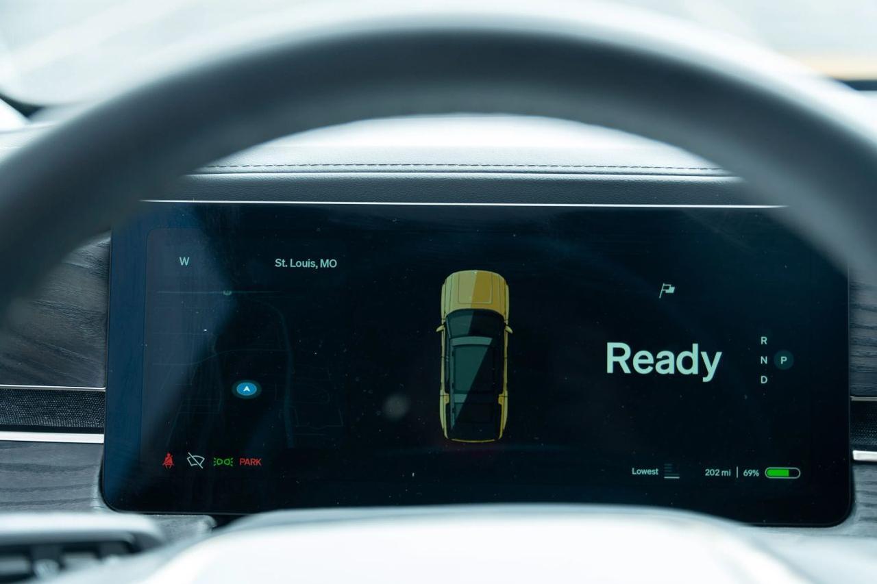 2023 Rivian R1S Adventure Sport Utility 4D St. Louis MO
