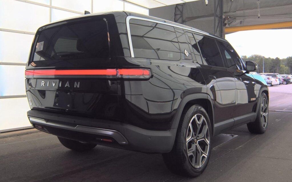 2023 Rivian R1S Adventure Tigard OR
