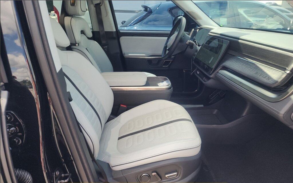 2023 Rivian R1S Adventure Tigard OR