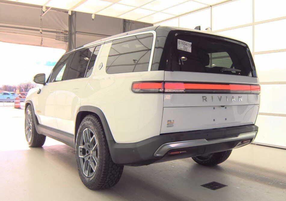 2023 Rivian R1S Adventure